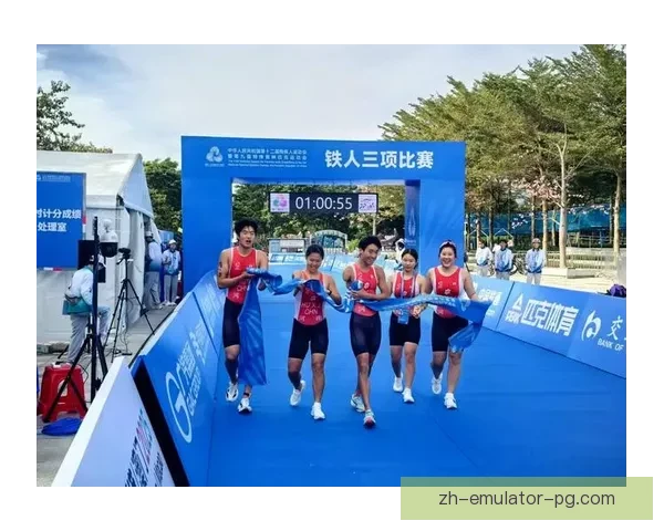 铁人三项赛事：选手刷新记录，勇夺冠军！